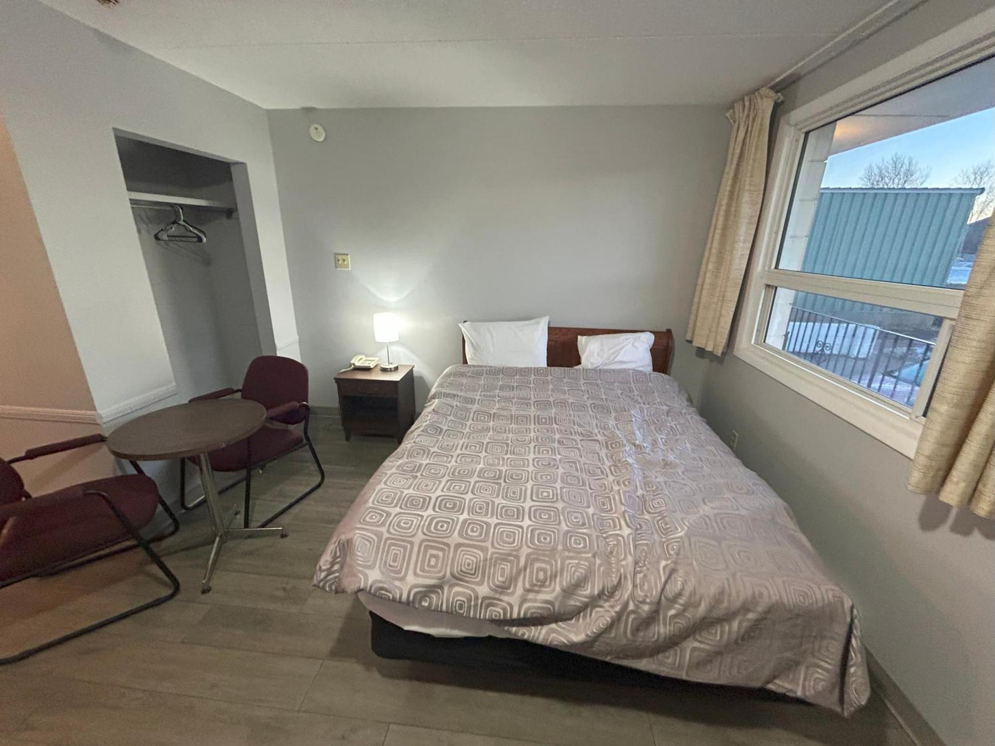Relax Motel Thunder Bay Room photo