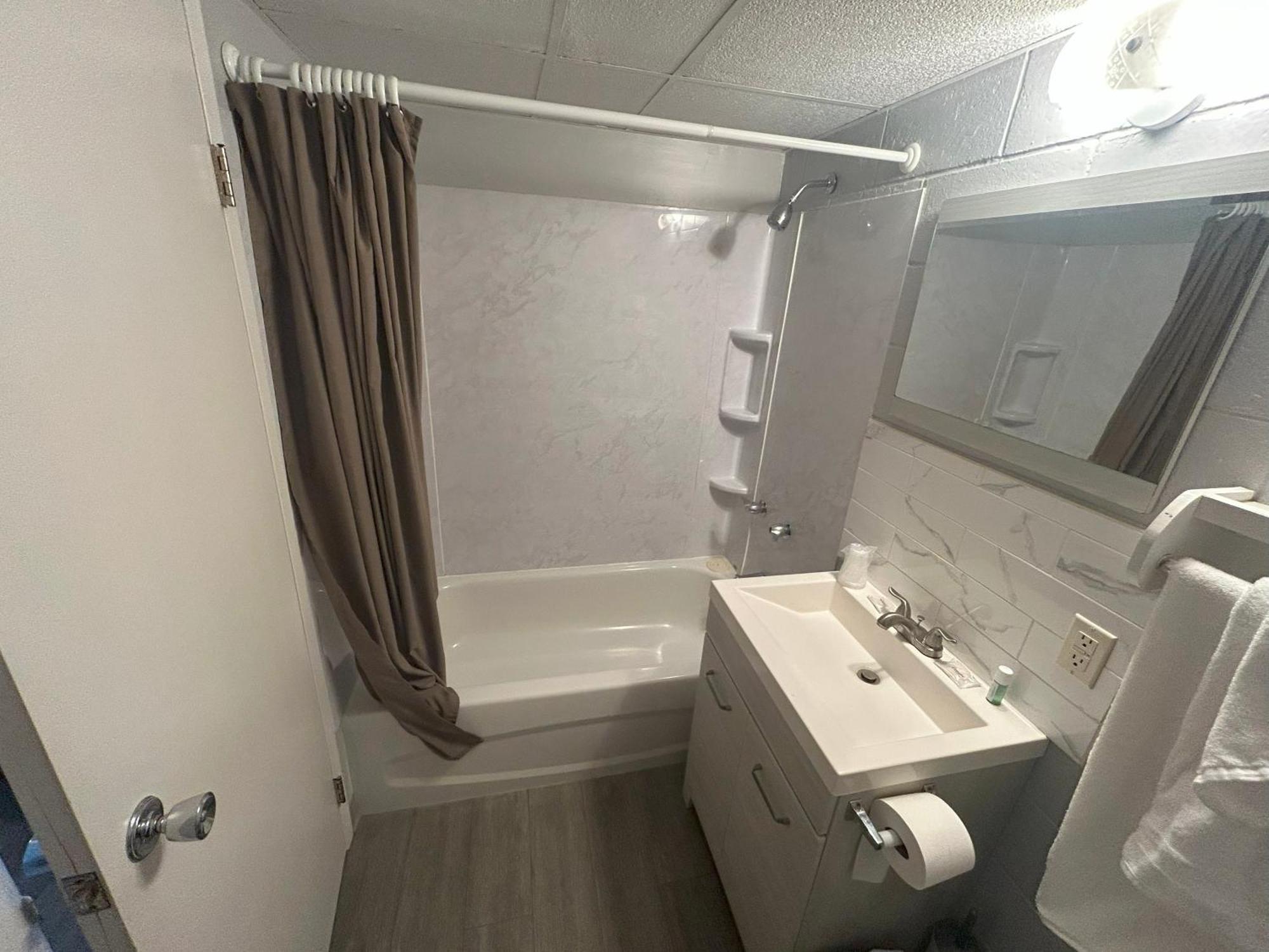 Relax Motel Thunder Bay Room photo