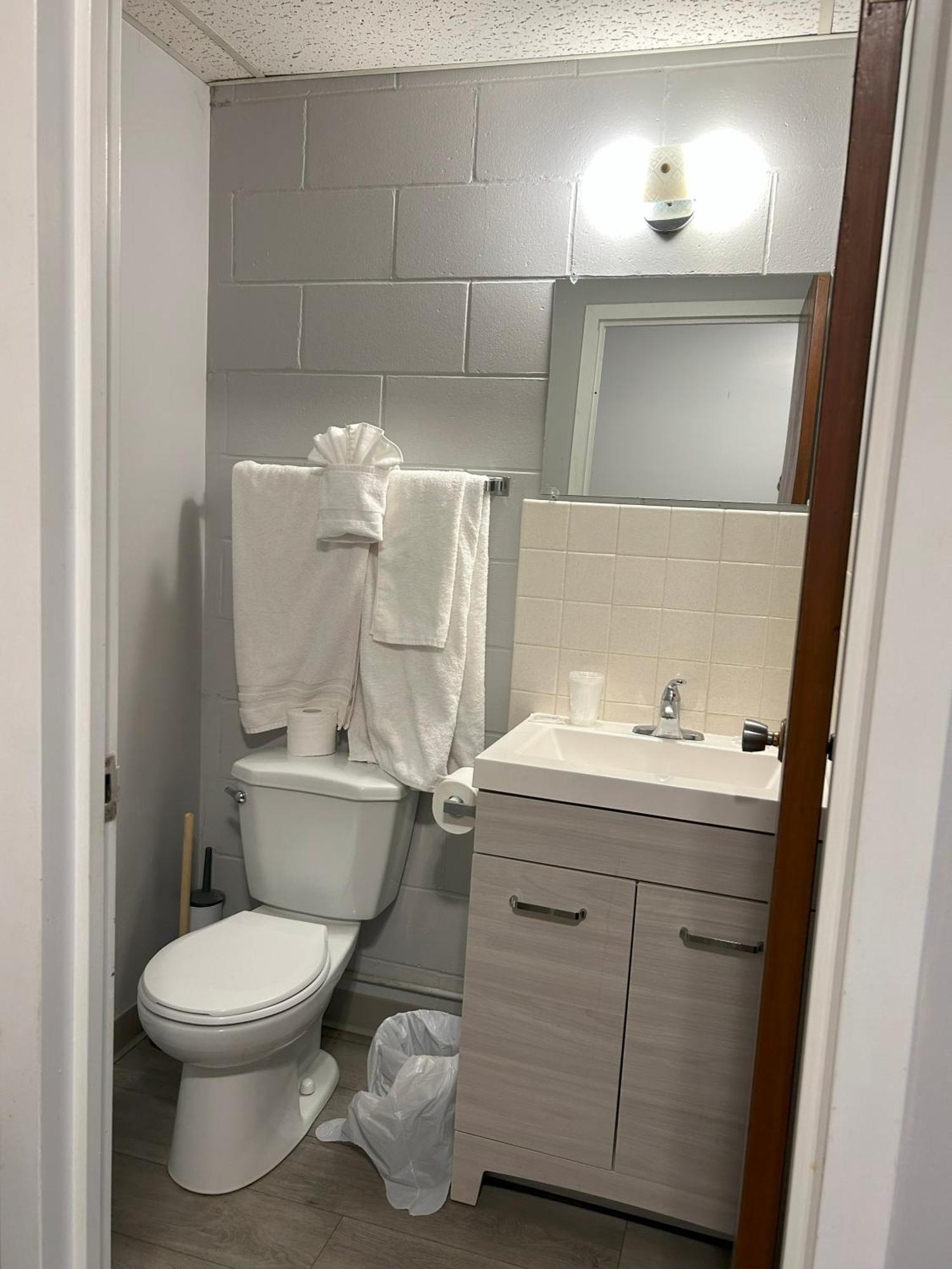 Relax Motel Thunder Bay Room photo